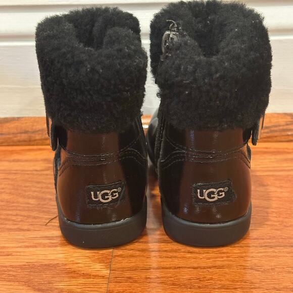 UGG Gemma patent leather boot sz 8.5 Black Patent Leather Uggs - Picture 7 of 9